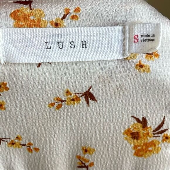 LUSH Floral Surplice Peplum Long Sleeve Blouse (Cream) - Small - Picture 10 of 11